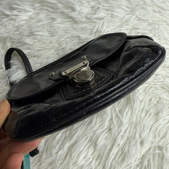 y2k COACH Poppy Black Leather Push Lock Oval Wristlet Zip - Picture 4 of 14
